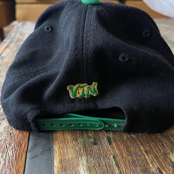 Notre Dame Fighting Irish Snapback Hat - Picture 4 of 7